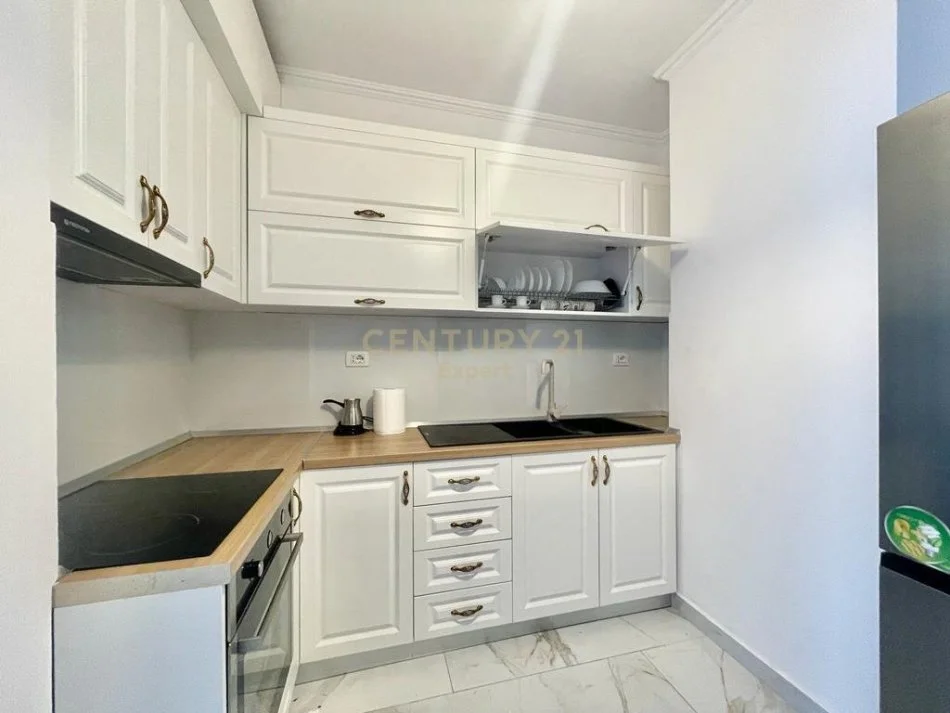 Tirane, jepet me qera apartament 1+1 Kati 3, 52 m² 650 € (Sheshi Willson)