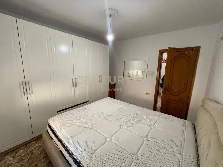 Tirane, jepet me qera apartament 2+1+Ballkon Kati 1, 75 m² 550 € (Brryli)