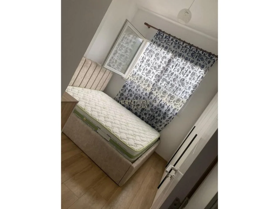 Tirane, shes apartament 1+1 Kati 4, 60 m² 75.000 € (fresku)