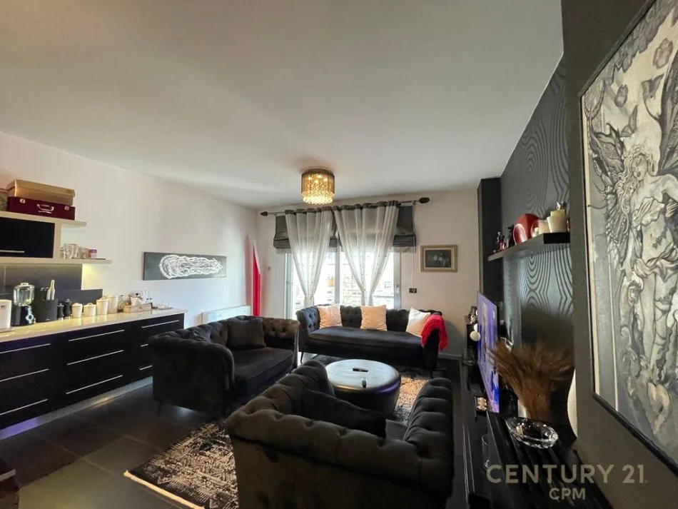 Tirane, shes apartament 2+1 Kati 8, 122 m² 490.000 € (Bllok)