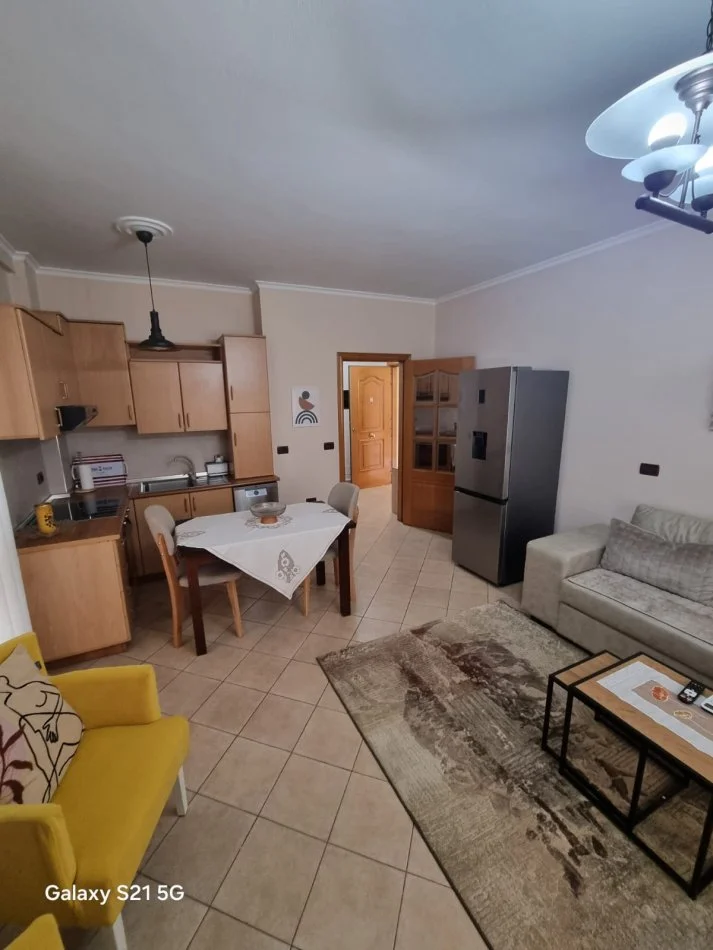 Tirane, jepet me qera apartament 1+1+Ballkon Kati 3, 70 m² 600 € (SHKOLLA E BALETIT)