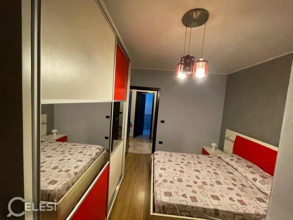 Tirane, jepet me qera apartament 2+1+Ballkon Kati 6, 120 m² 700 € (XHAMLLIKU)