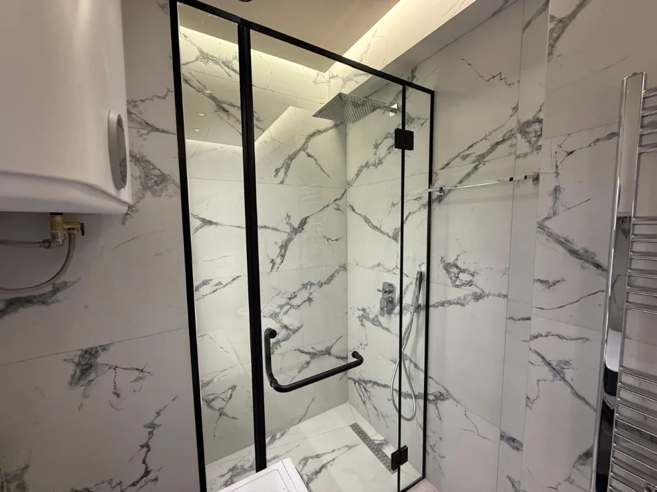 Tirane, jepet me qera apartament 2+1+Ballkon Kati 6, 95 m² 750 € (KLANI)