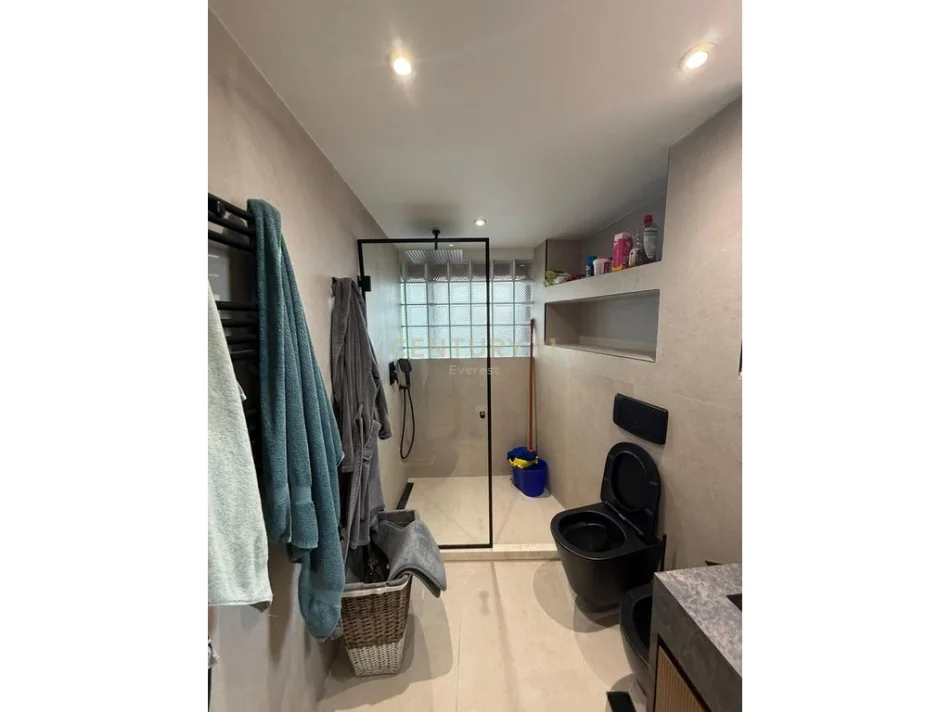 Tirane, jepet me qera apartament 1+1 Kati 9, 130 m² 800 € (Kopshti Botanik)