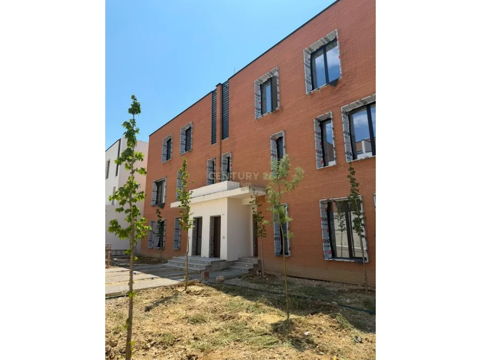 Tirane, shes apartament duplex 3+1 Kati 2, 224 m² 560.000 € (TEG)