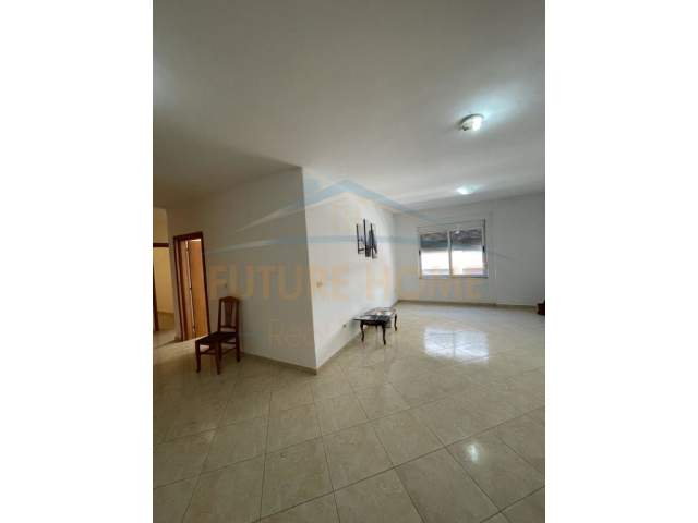 Tirane, jepet me qera apartament 3+1+BLK Kati 4, 140 m² 350 Euro