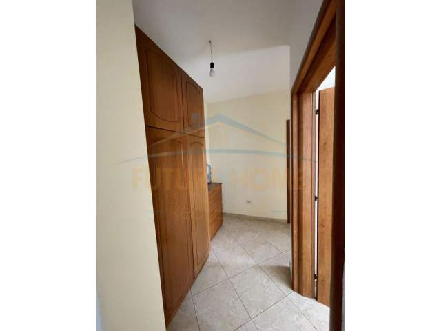 Tirane, jepet me qera apartament 3+1+BLK Kati 4, 140 m² 350 Euro