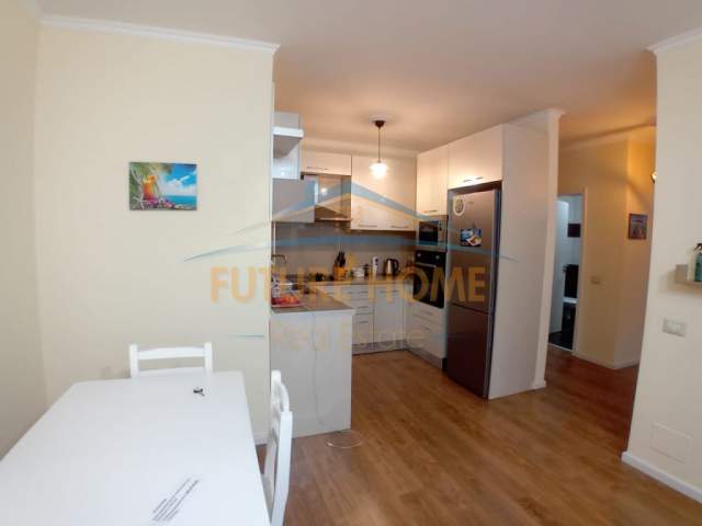 Tirane, jepet me qera apartament Kati 3, 92 m² 690 Euro (21 dhjetori)