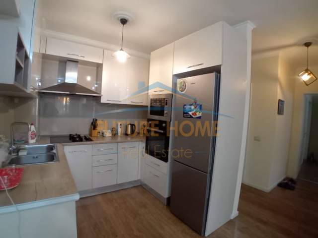 Tirane, jepet me qera apartament Kati 3, 92 m² 690 Euro (21 dhjetori)