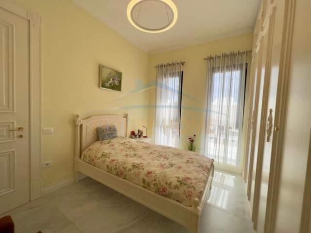 Tirane, jepet me qera apartament 2+1+BLK Kati 5, 95 m² 1.000 Euro (square 21)