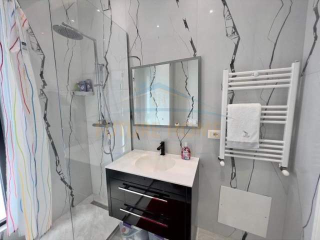 Tirane, jepet me qera apartament 2+1+BLK Kati 5, 95 m² 1.000 Euro (square 21)