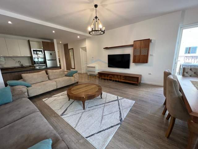 Tirane, jepet me qera apartament 3+1+BLK Kati 3, 124 m² 1.200 Euro (blloku)