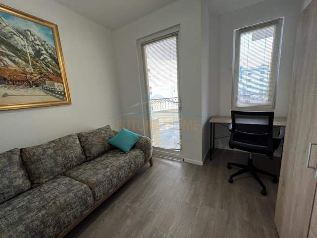 Tirane, jepet me qera apartament 3+1+BLK Kati 3, 124 m² 1.200 Euro (blloku)