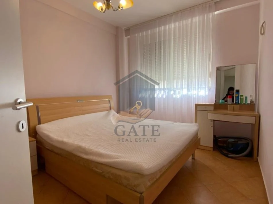 Durres, jepet me qera apartament 1+1 Kati 3, 60 m² 300 € (Golem)