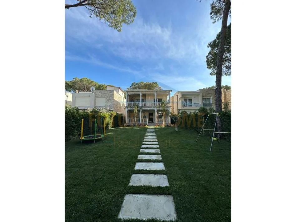 Durres, shitet Vile 2 Katshe , 259 m² 450.000 € (Gjiri Lalzit, Durrës)