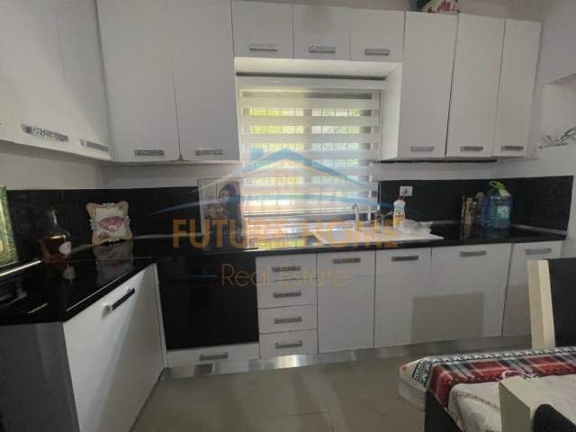 Tirane, jepet me qera apartament Kati 0, 110 m² 600 Euro (komuna e parisit)