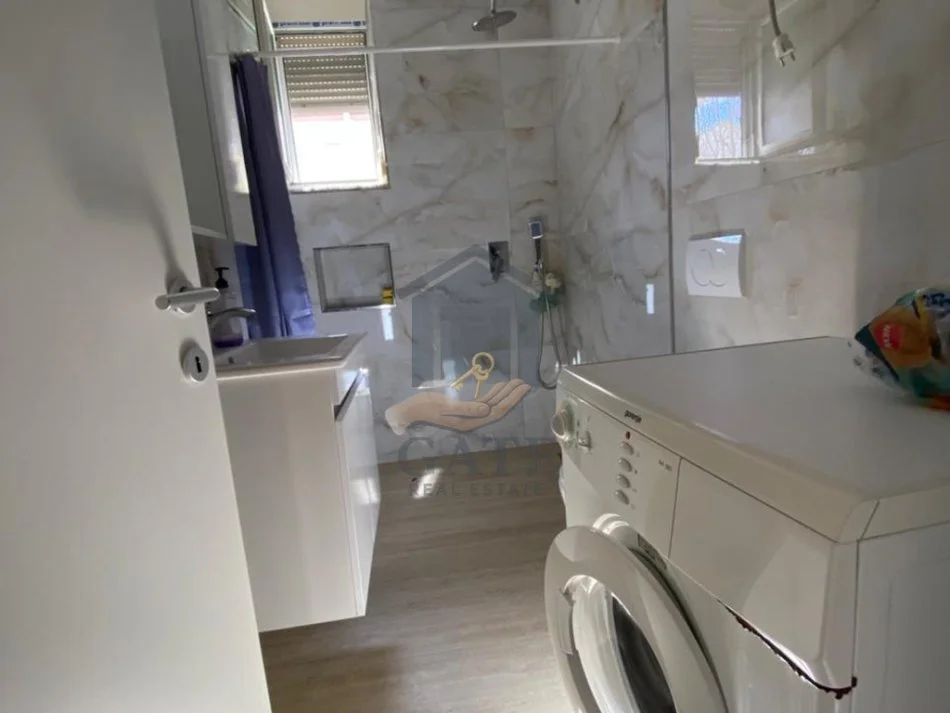 Durres, jepet me qera apartament 1+1 Kati 3, 60 m² 300 € (Golem)