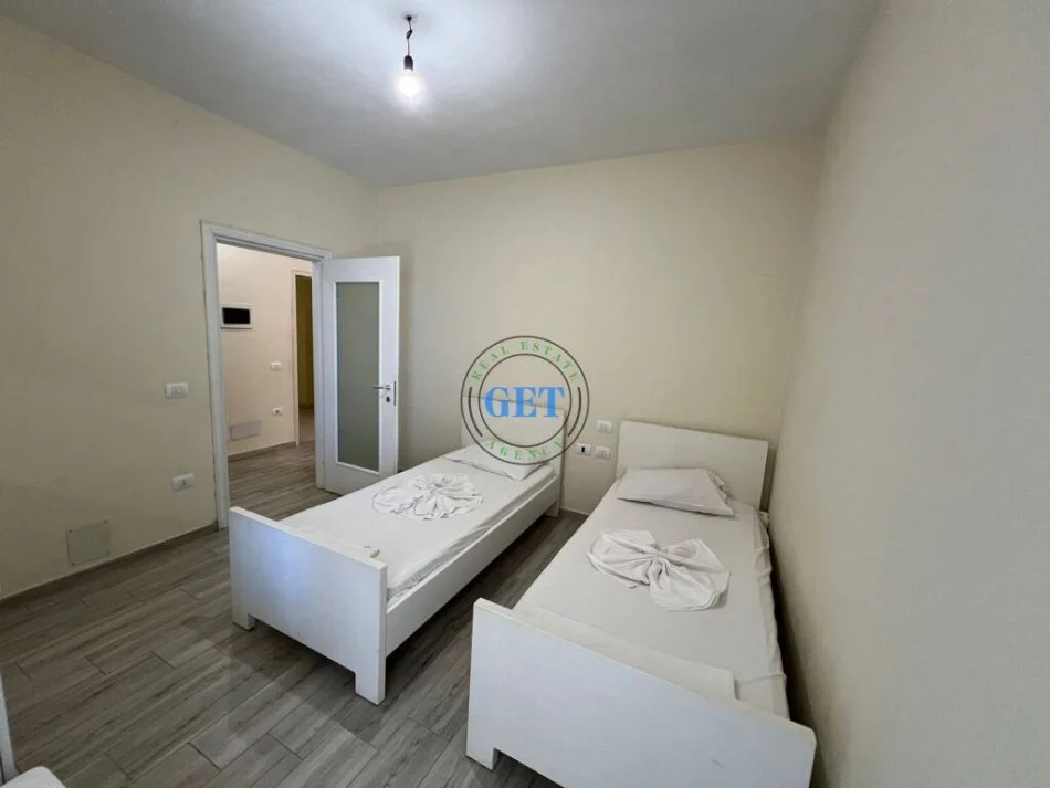Shitet Apartament 2+1 vija e pare me detin,Plazh,Durres