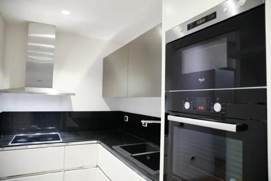 Tirane, shitet apartament 2+1+Ballkon Kati 6, 114 m² 275.000 € (Selvia)