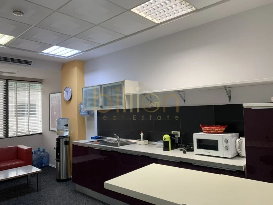 Tirane, jepet me qera zyre Kati 11, 118 m² 2.500 € (Kullat Binjake, Tirana, Albania)