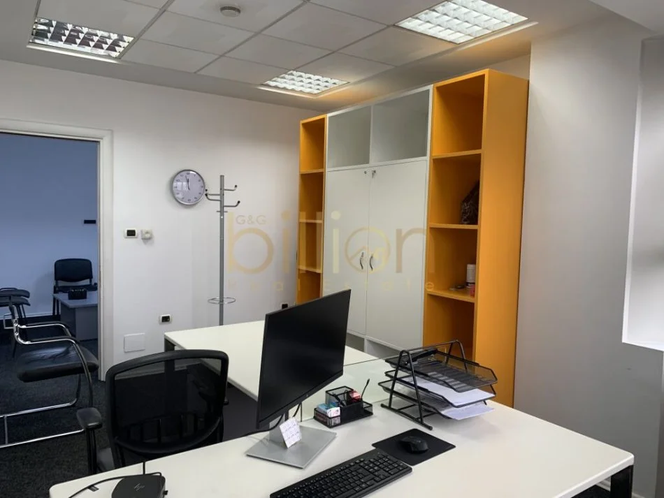 Tirane, jepet me qera zyre Kati 11, 118 m² 2.500 € (Kullat Binjake, Tirana, Albania)