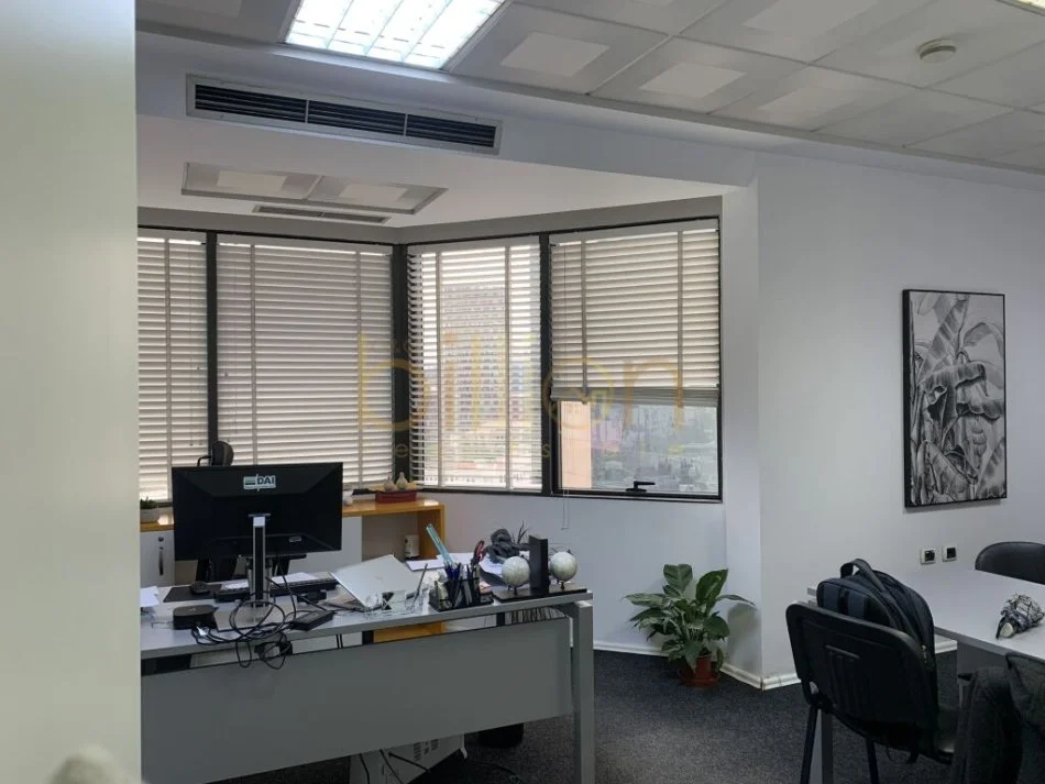 Tirane, jepet me qera zyre Kati 11, 118 m² 2.500 € (Kullat Binjake, Tirana, Albania)