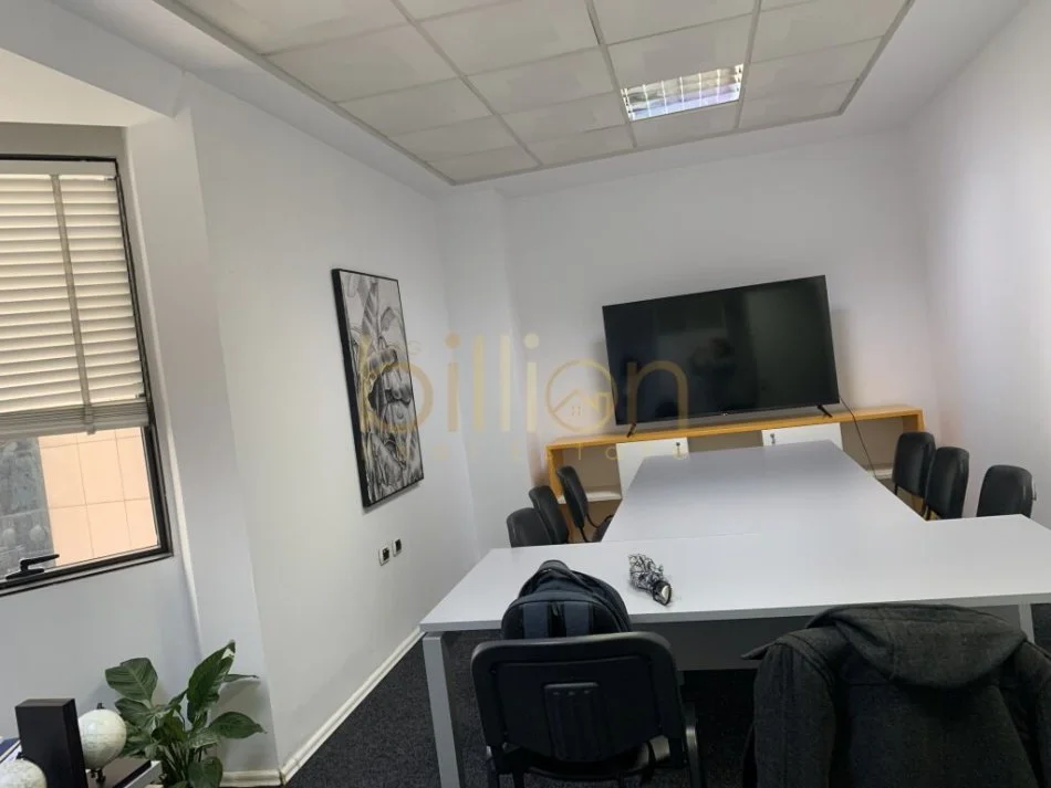 Tirane, jepet me qera zyre Kati 11, 118 m² 2.500 € (Kullat Binjake, Tirana, Albania)