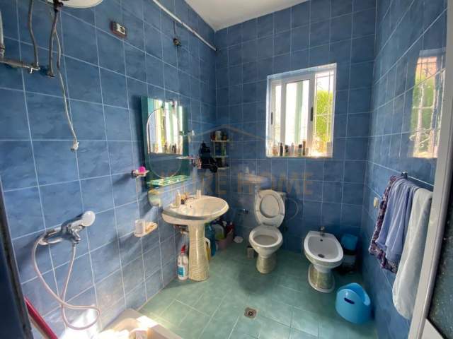 Tirane, jepet me qera apartament Kati 2, 160 m² 800 Euro (Farke)