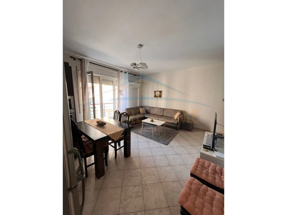 Tirane, jepet me qera apartament 1+1 Kati 1, 80 m² 500 € (Don Bosko)