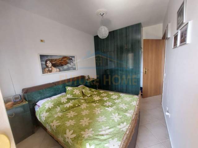 Durres, jepet me qera apartament 1+1 Kati 3, 70 m² 250 Euro (Shkembi Kavajes)