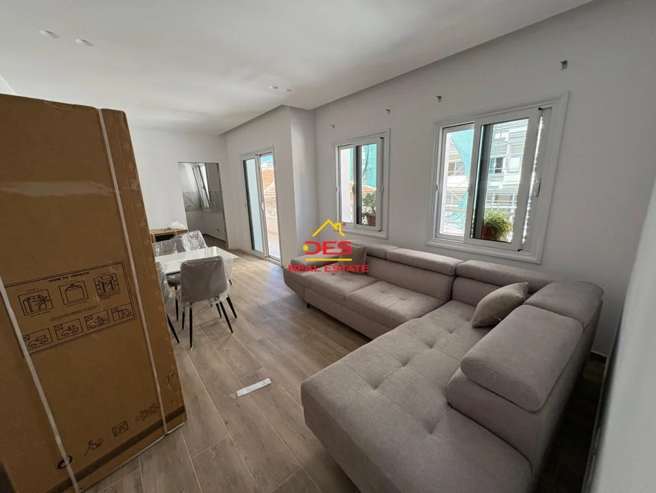 Vlore, shitet Vile , 396 m² 590.000 € (Rruga Sadik Zotaj)