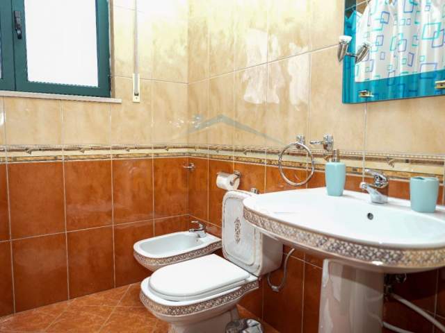 Tirane, jepet me qera apartament Kati 10, 112 m² 1.200 Euro (Rruga Papa Gjonpali II)