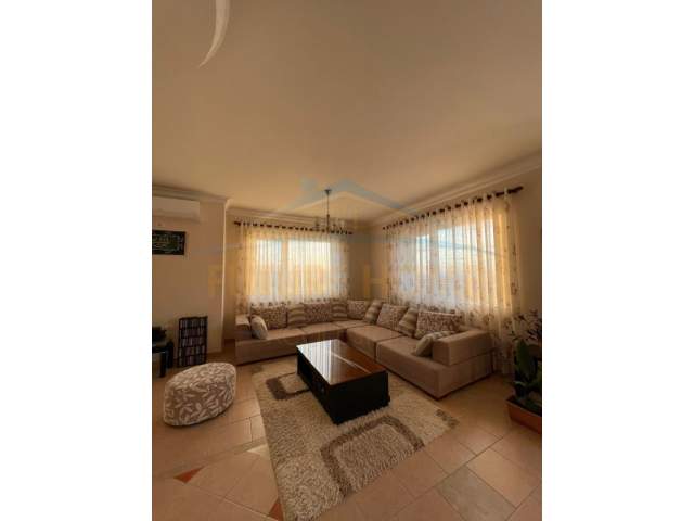 Tirane, jepet me qera apartament Kati 4, 200 m² 800 Euro (rruga pjeter budi)