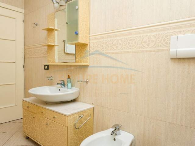 Tirane, jepet me qera apartament Kati 4, 150 m² 800 Euro (Rruga Maliq Muca)