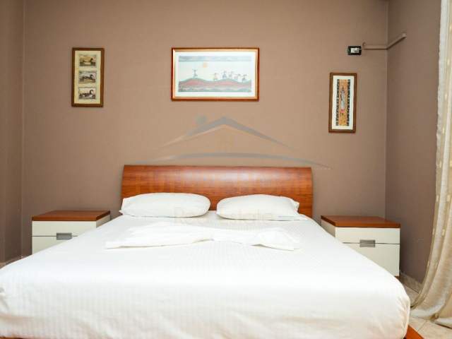 Tirane, jepet me qera apartament Kati 4, 150 m² 800 Euro (Rruga Maliq Muca)