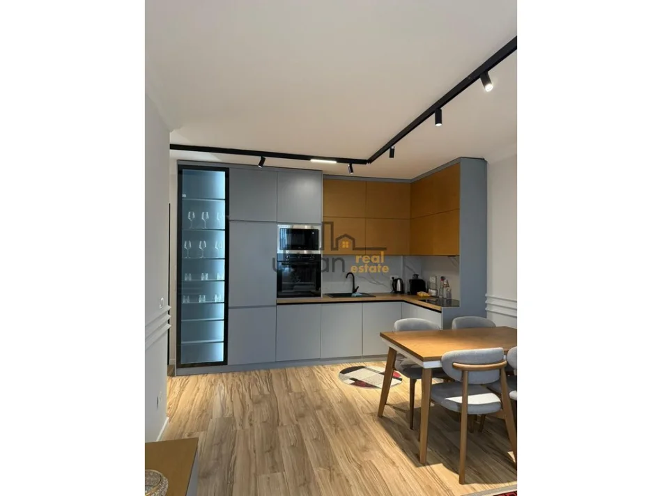 Tirane, shitet apartament 1+1+Aneks+Ballkon Kati 7, 65 m² 150.000 € (Pallati e Eglos)