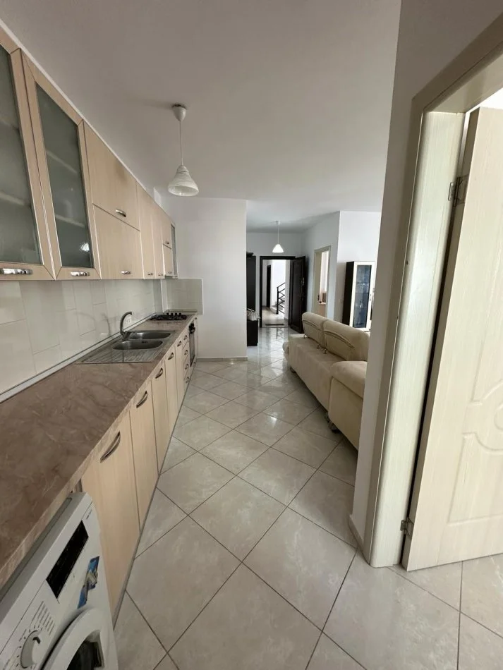 Durres, shitet apartament 2+1 Kati 4, 80 m² 150.000 € (RROTA KUQE PLAZH!)