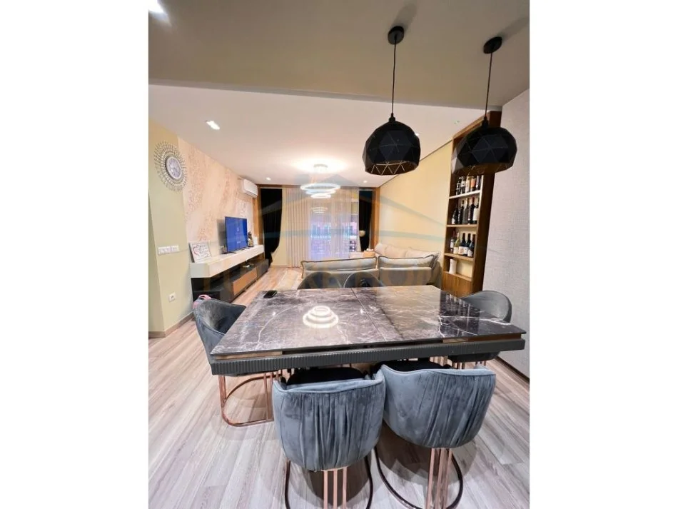 Tirane, shitet apartament 2+1, Kati 1, 117 m2 185,000 € (RRUGA E KAVAJES)