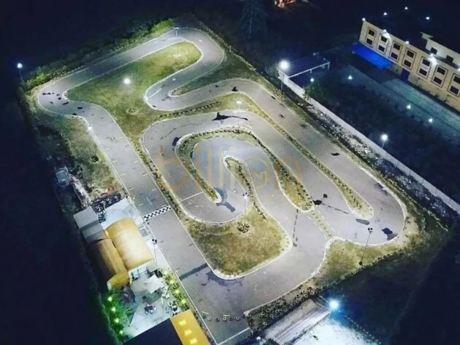 Tirane, shitet biznes, 13.000 m² 600.000 € (Kombinat, Tirana, Albania)