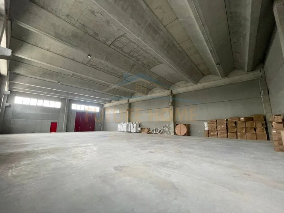 Tirane, jepet me qera magazine Kati 0, 1.100 m² 7.700 € (AUTOSTRADA TIRANE DURRES)