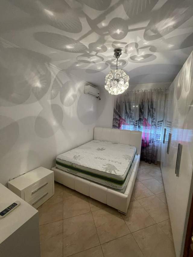 Tirane, Jepet me Qera apartament 2+1+BLK Kati 3, 93 m² 500 Euro (300m larg Qendres)
