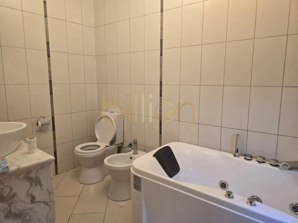 Tirane, jepet me qera zyre Kati 9, 140 m² 1.000 € (Qender, Tirana, Albania)
