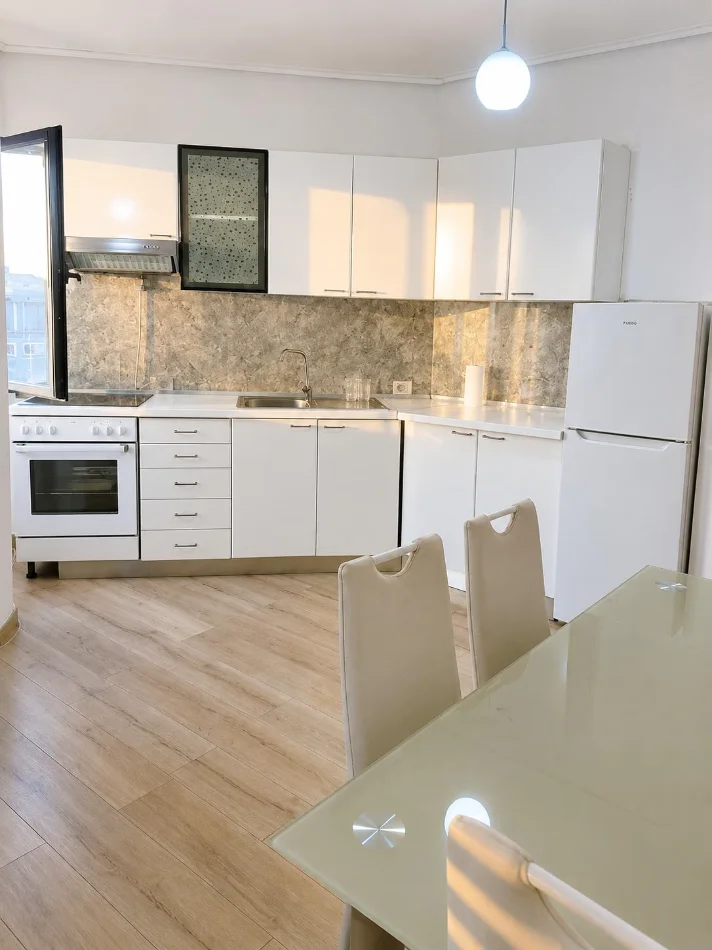 Tirane, jepet me qera apartament 1+1+Aneks+Ballkon Kati 4, 65 m² 500 € (rruga jordan misja , bulevardi i ri)