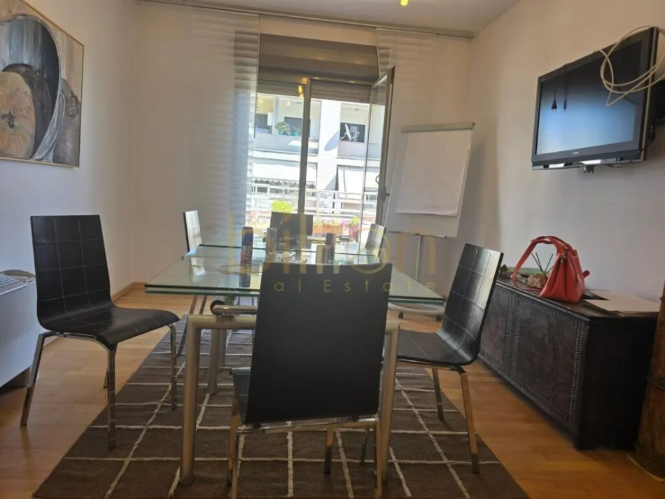Tirane, jepet me qera zyre Kati 9, 140 m² 1.000 € (Qender, Tirana, Albania)