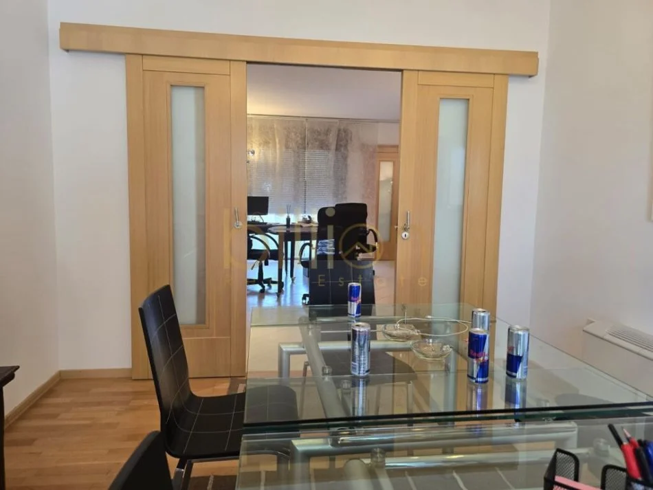 Tirane, jepet me qera zyre Kati 9, 140 m² 1.000 € (Qender, Tirana, Albania)