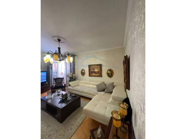 Tirane, jepet me qera apartament 1+1 Kati 4, 75 m² 900 Euro (Rruga Elbasanit)