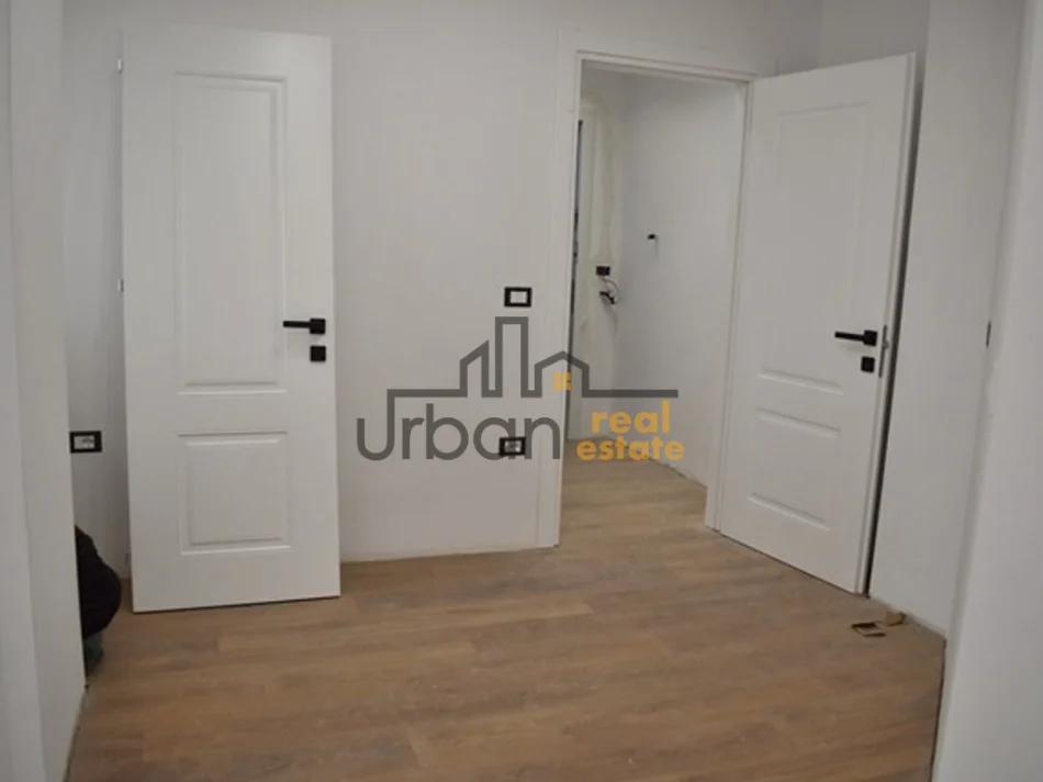Tirane, shitet dyqan Kati 0, 76 m² 190.000 € (Kamez)