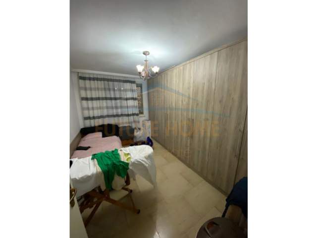 Tirane, jepet me qera apartament 3+1+BLK Kati 4, 150 m² 800 Euro (prane Mozaikut)