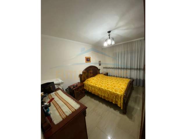 Tirane, jepet me qera apartament 3+1+BLK Kati 4, 150 m² 800 Euro (prane Mozaikut)