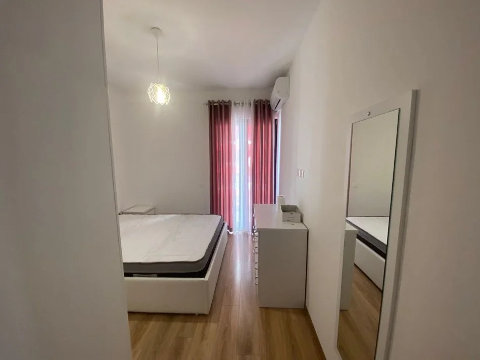 Tirane, jepet me qera apartament 2+1 Kati 5, 120 m² 700 € (Farmacia 10)